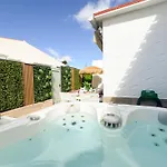 Oasis Ii - Your Private Retreat With Jacuzzi
