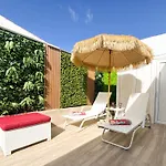 Oasis Ii - Your Private Retreat With Jacuzzi Prázdninový dům