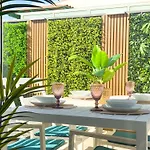 Oasis Ii - Your Private Retreat With Jacuzzi Prázdninový dům *