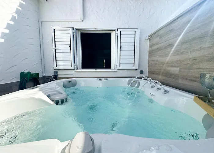 Hébergement de vacances Oasis Ii - Your Private Retreat With Jacuzzi *